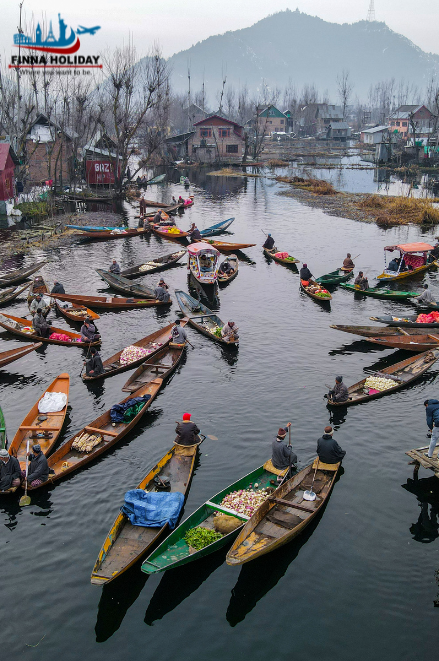 Shikara Riding in Srinagar